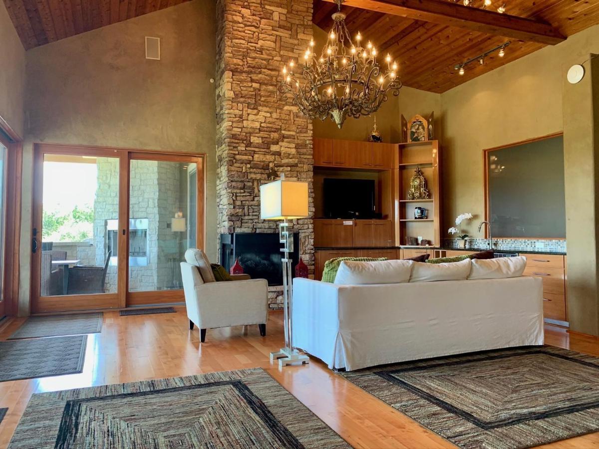 Scenic Hill Country Retreat - Rhino Ranch Villa New Braunfels Kültér fotó